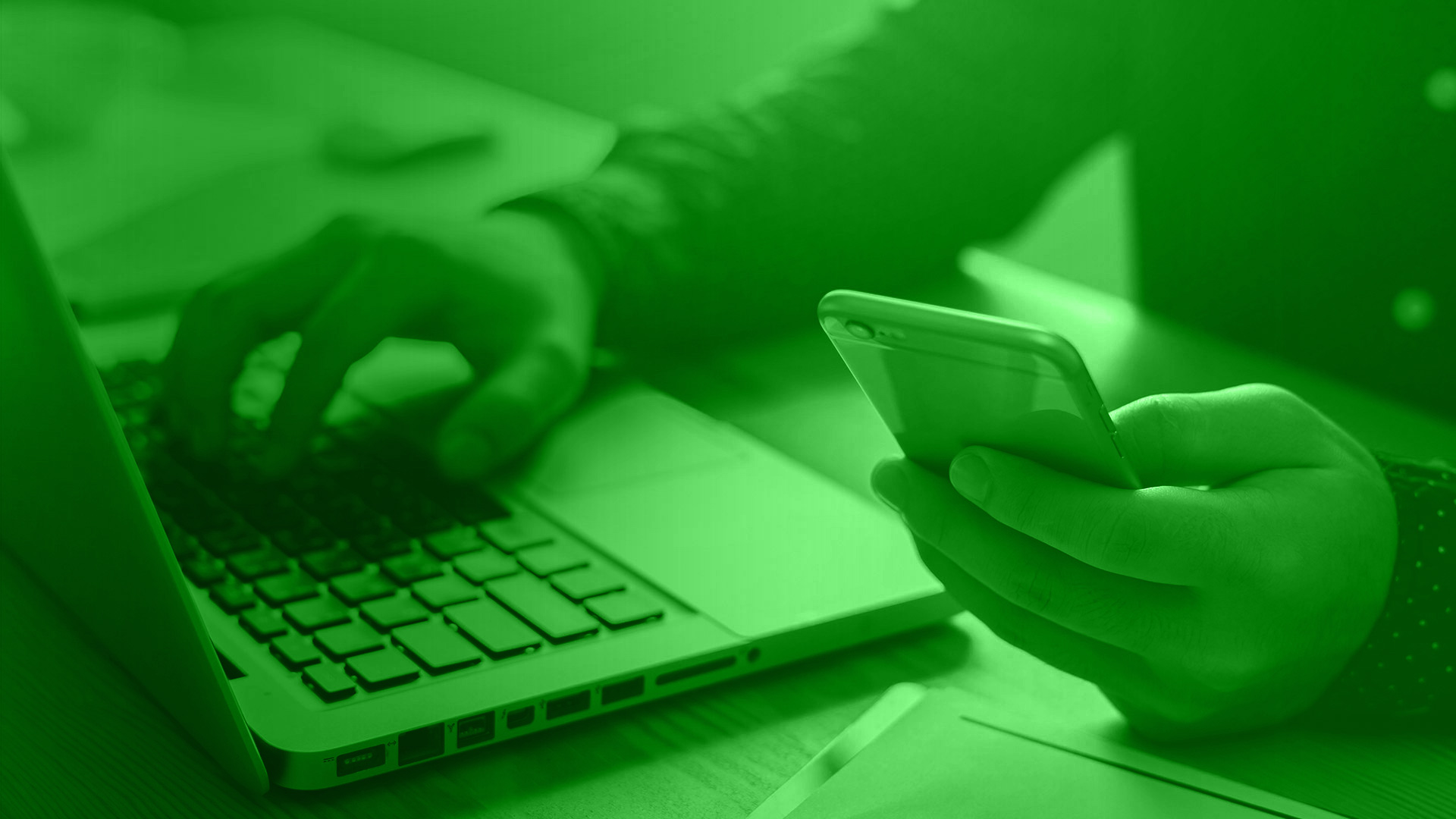 people-with-smartphone-alexandria-oh